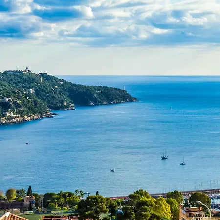 Luxurious Penthouse With Panoramic View *