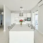 Luxurious Penthouse With Panoramic View *