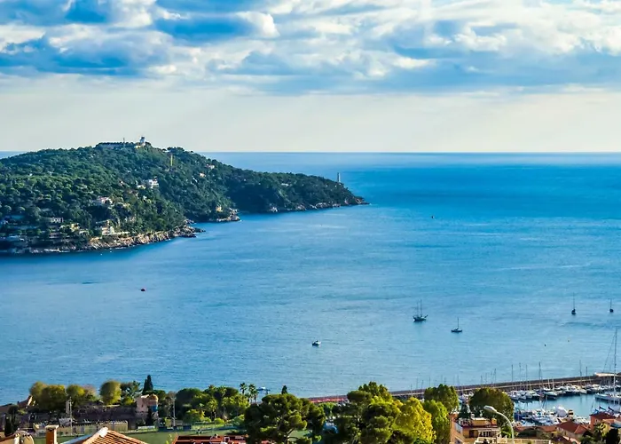 Luxurious Penthouse With Panoramic View *